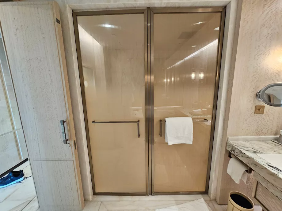 Kamar mandi dan toilet