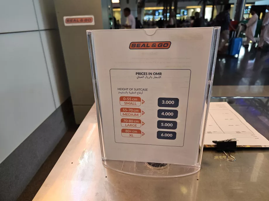 Harga pembungkus koper