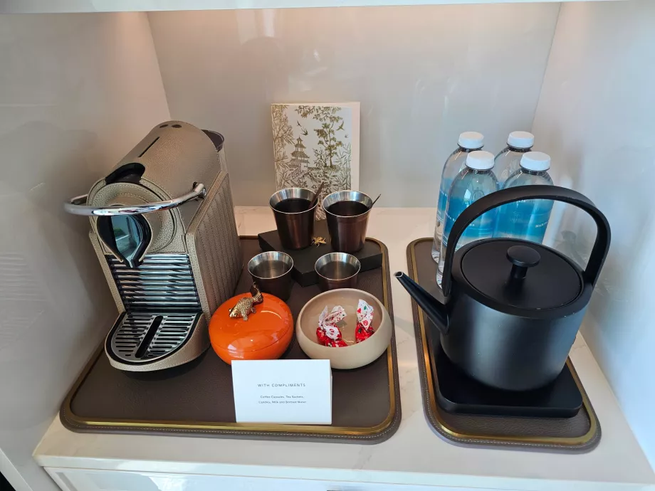 Pembuat kopi dan ketel