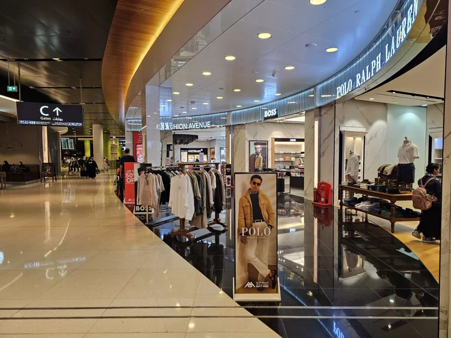 Toko-toko fashion, zona transit