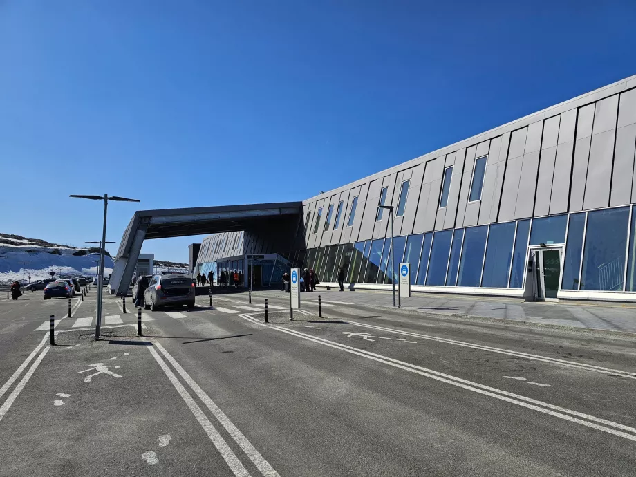 kedatangan melalui bandara Nuuk