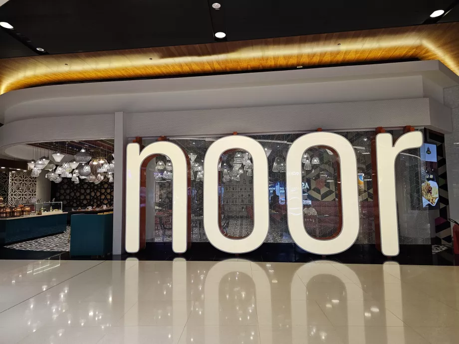 Restoran Noor, zona transit
