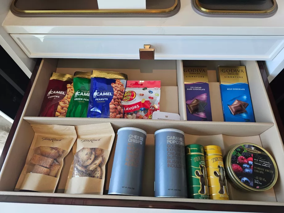 Biskuit, cokelat, dan kacang-kacangan