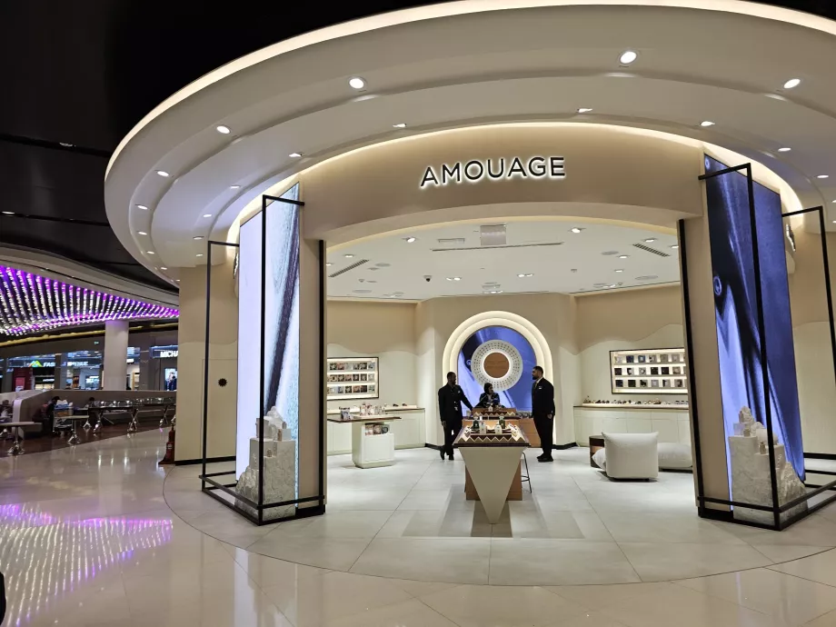 Toko kosmetik, zona transit