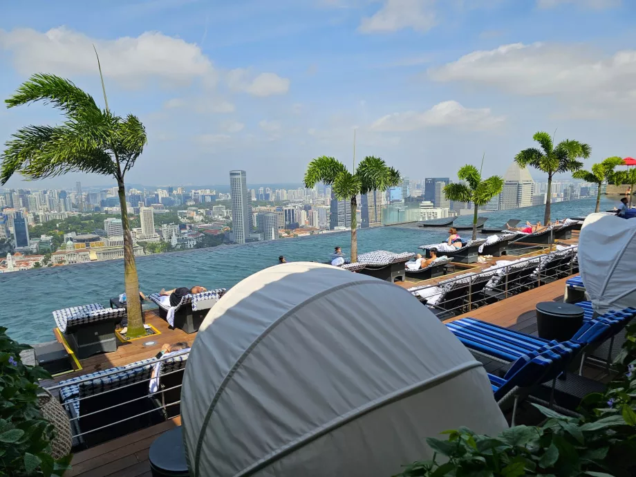 MBS kolam renang tanpa batas