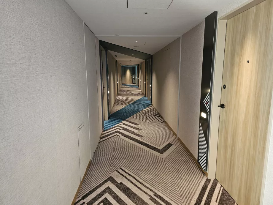 Koridor dengan kamar-kamar