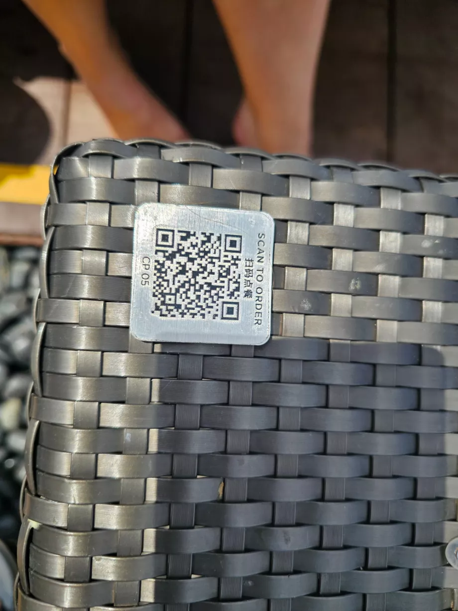 Kode QR untuk memesan minuman ke kursi geladak