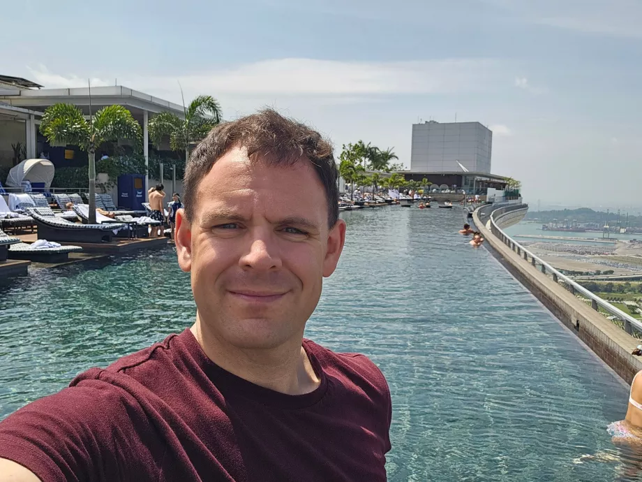 Kolam renang tanpa batas di Marina Bay Sands