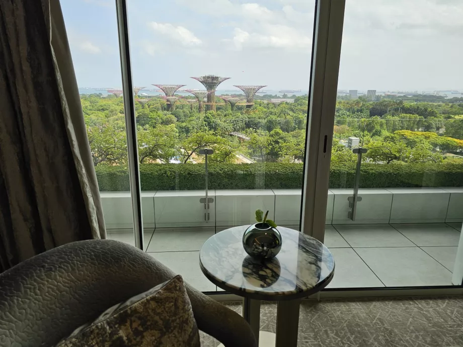 Kamar kami dengan balkon dan pemandangan