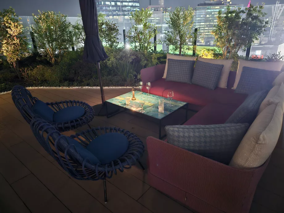 Teras luar ruangan di restoran Gallery 11