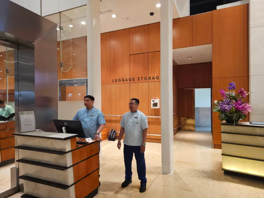 Penyimpanan bagasi untuk tamu