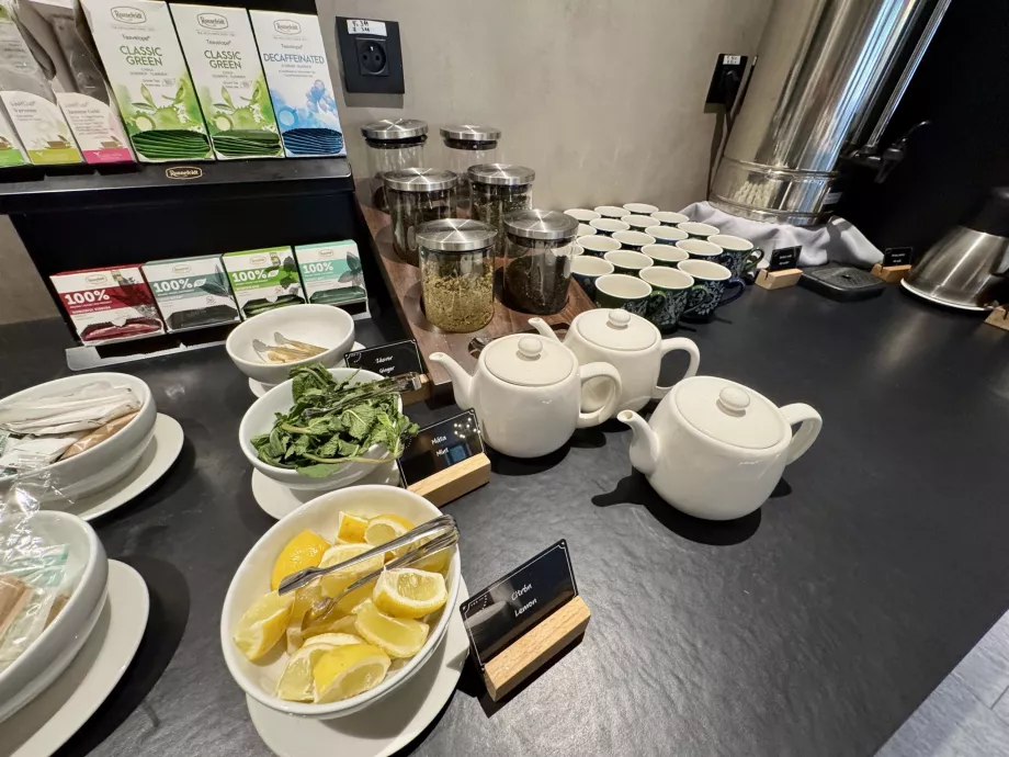 Tawaran teh tawar dan mint segar