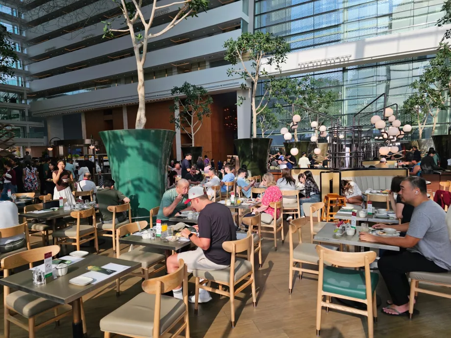 Sarapan di Restoran Rise