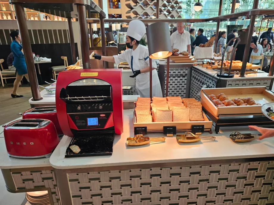 Sarapan di Restoran Rise