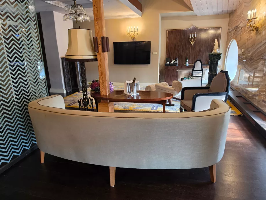 Ruang tamu di Onyx Tower Suite