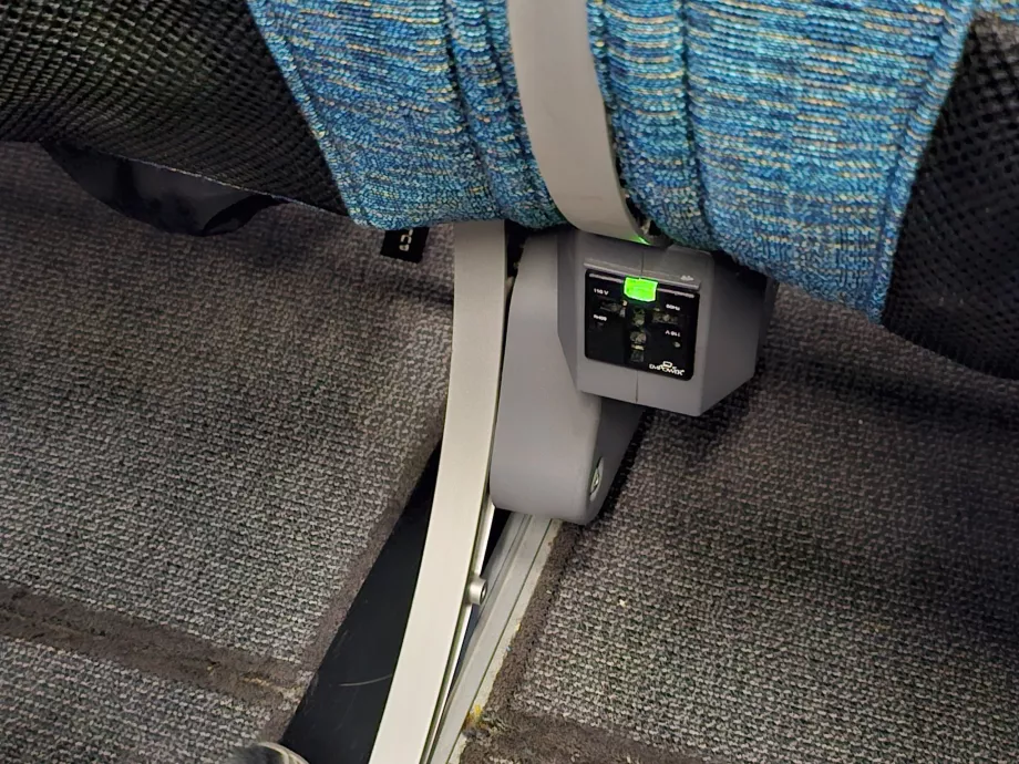 Soket untuk mengisi daya elektronik