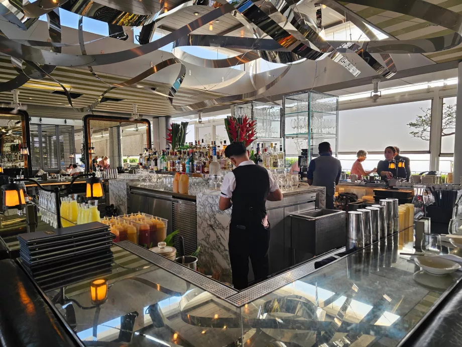 Sarapan di Spago Bar