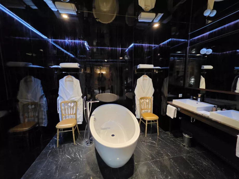 Kamar mandi utama