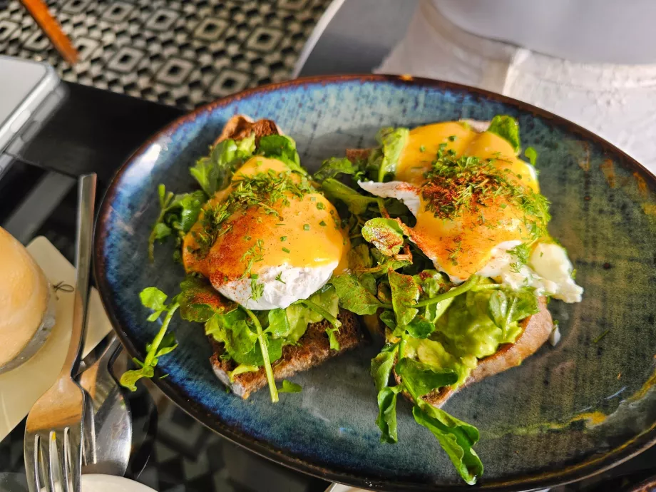 Sarapan di Spago Bar