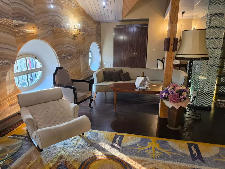 Ruang tamu di Onyx Tower Suite