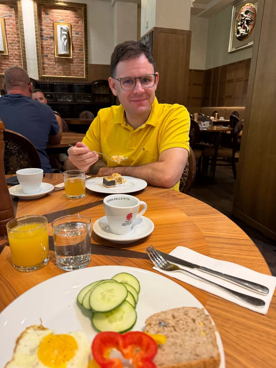 Saya sedang sarapan di Hotel Grandezza