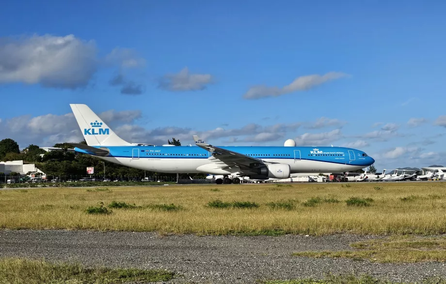 KLM di Bandara Sint Maarten, SXM