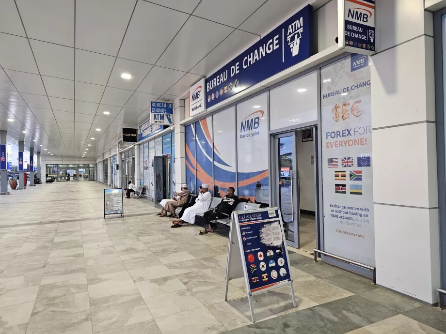 Penukaran mata uang dan ATM