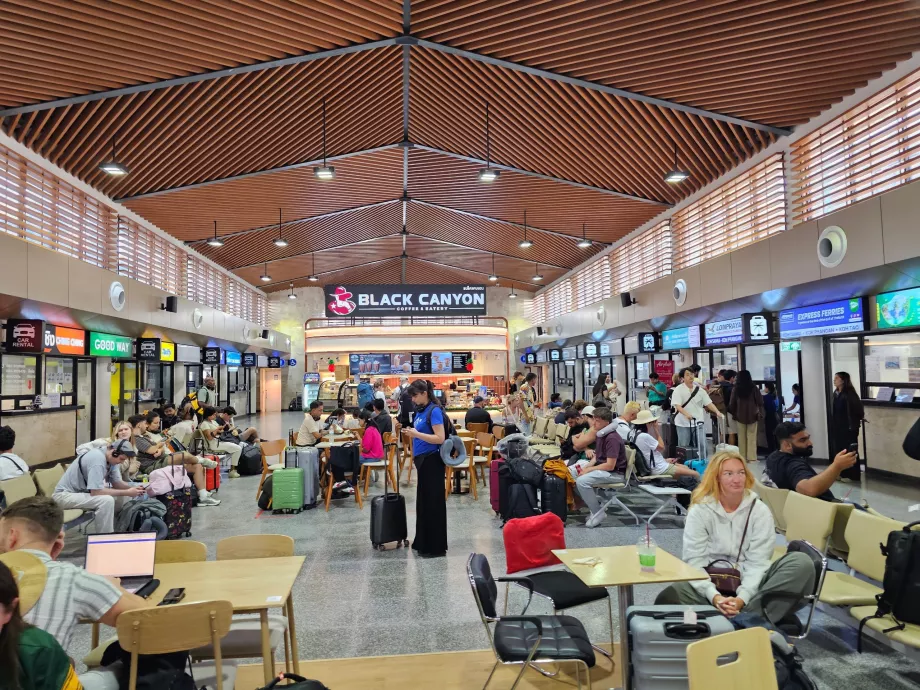 Terminal transportasi darat