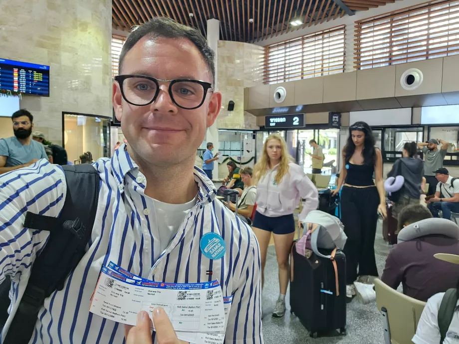 Saya dengan tiket bus transfer + kapal ke Koh Samui