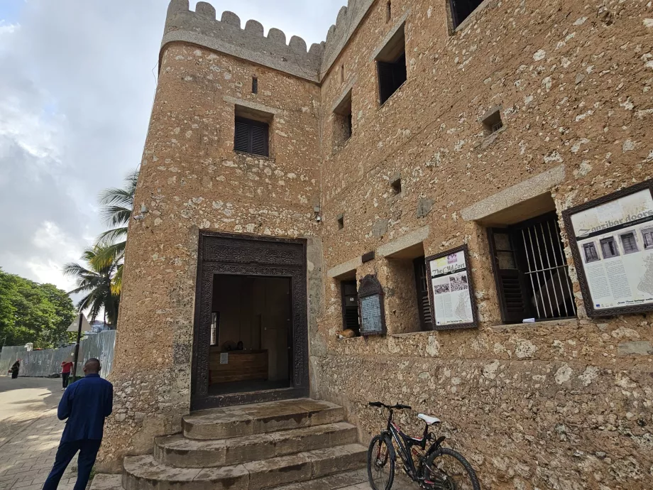 Benteng Tua, pintu masuk utama