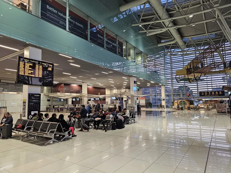 Aula check-in, bandara BTS