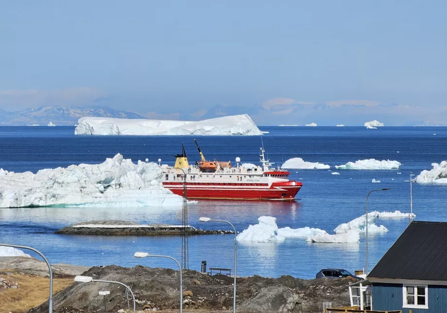Kedatangan feri ke Ilulissat