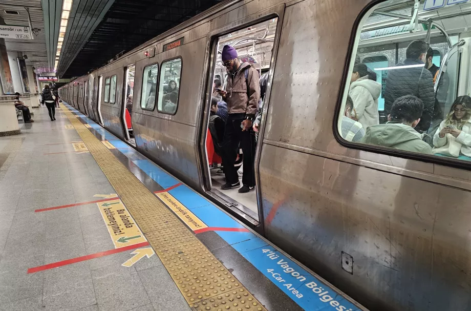 Kereta metro Istanbul