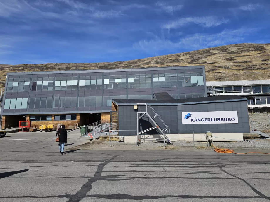 kedatangan melalui bandara Kangerlussuaq