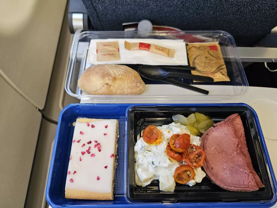 Makanan utama, penerbangan internasional Nuuk-Copenhagen