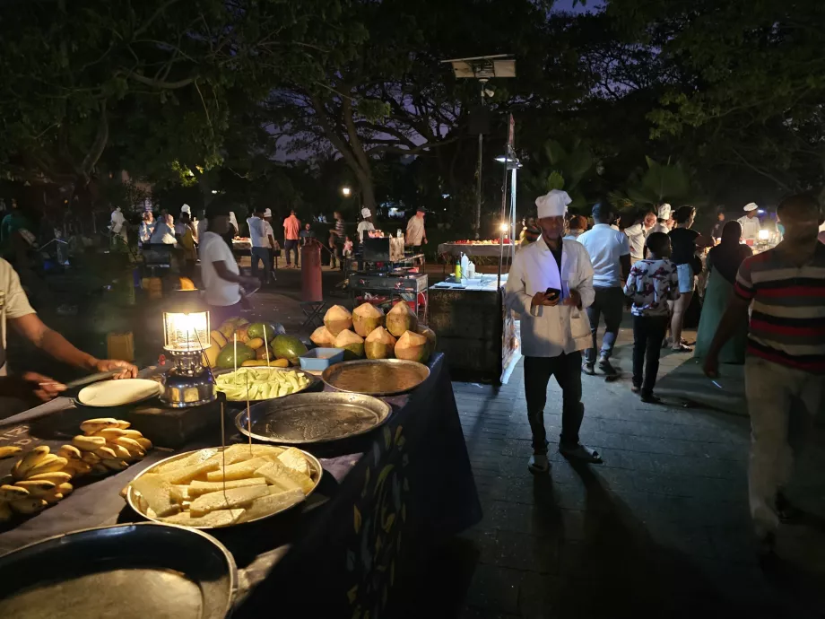 Pasar Malam Forodhani