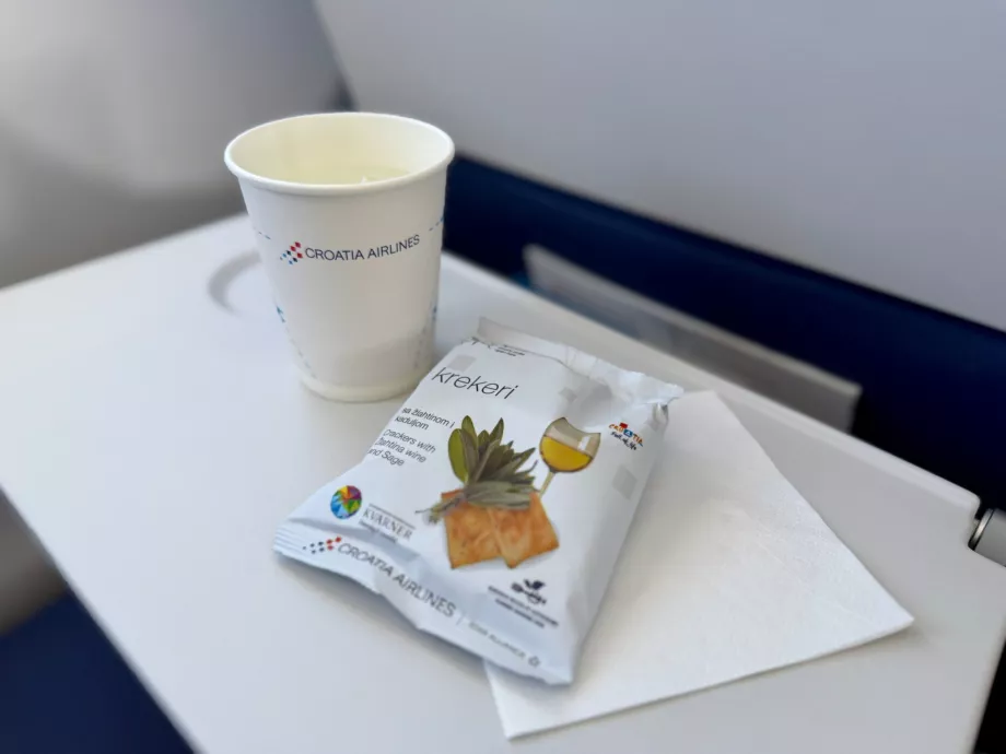 Makanan dan minuman pada penerbangan PRG-ZAG Croatia Airlines