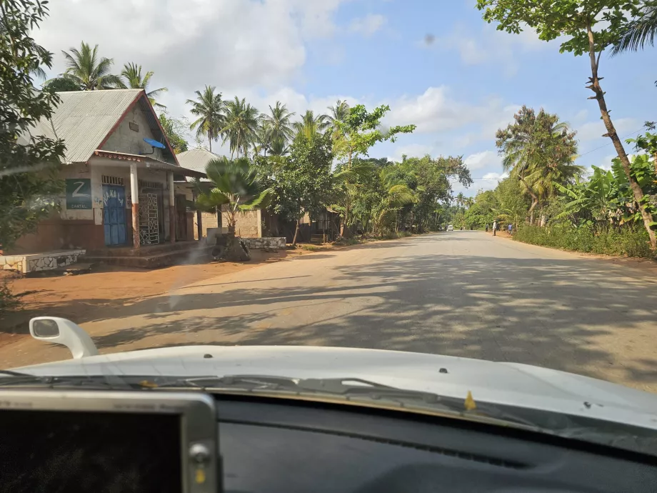 Jalan utama