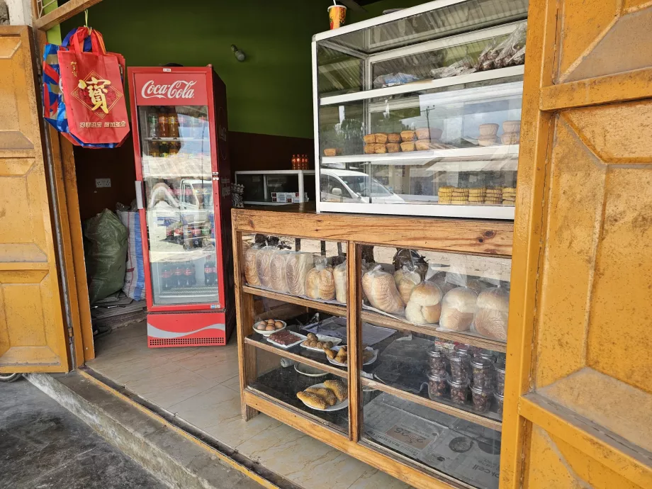 Jajanan pinggir jalan