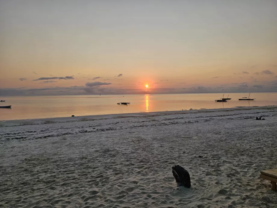 Matahari terbit di Jambiani