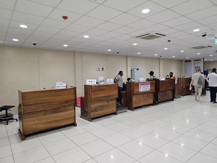 Terminal 2B, konter check-in