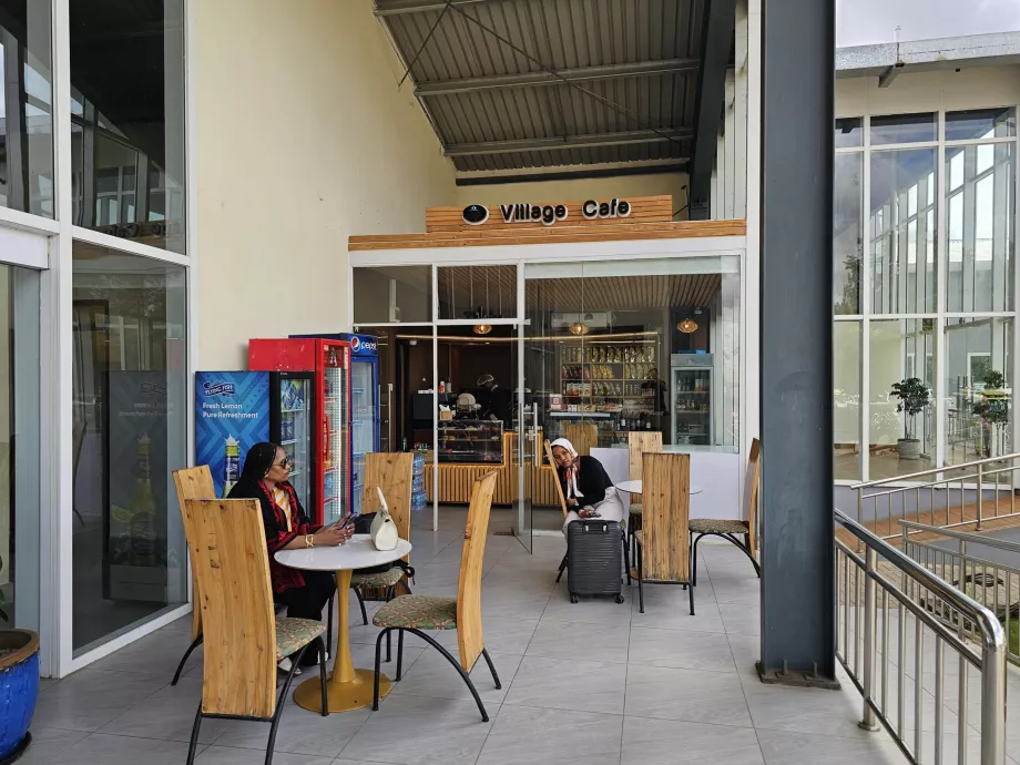 Kafe di aula kedatangan