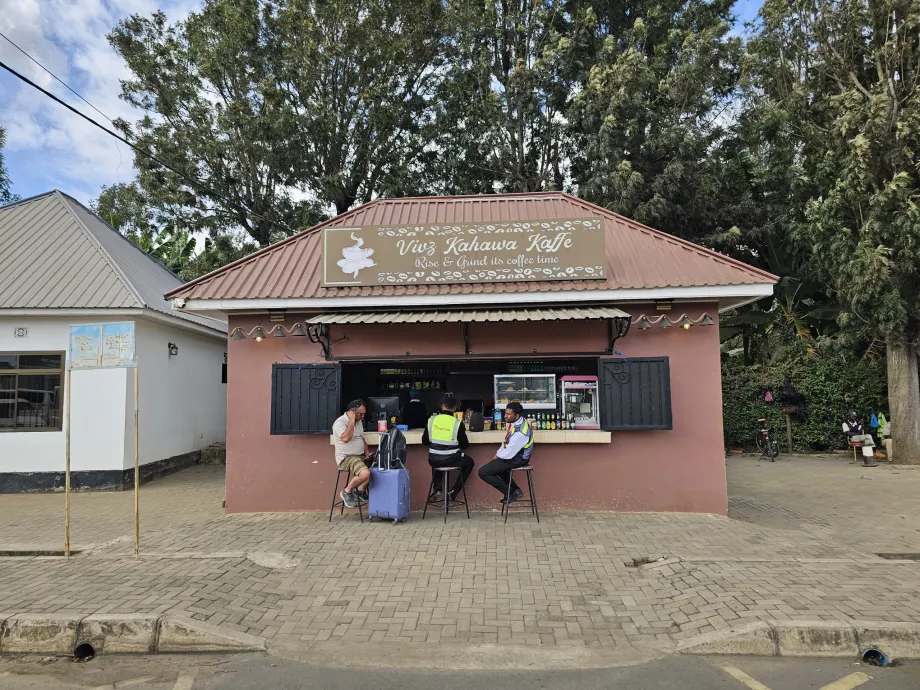 Kafe murah di depan aula keberangkatan
