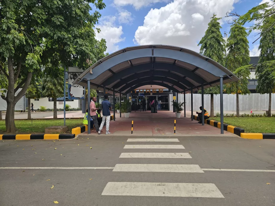 kedatangan melalui bandara Kilimanjaro