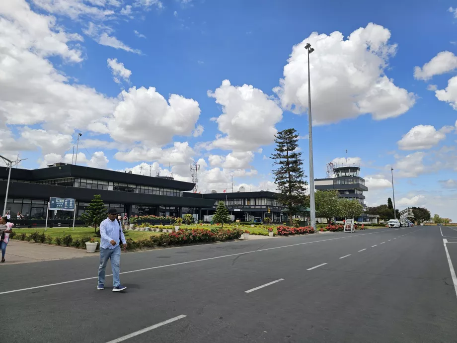 kedatangan melalui bandara Kilimanjaro