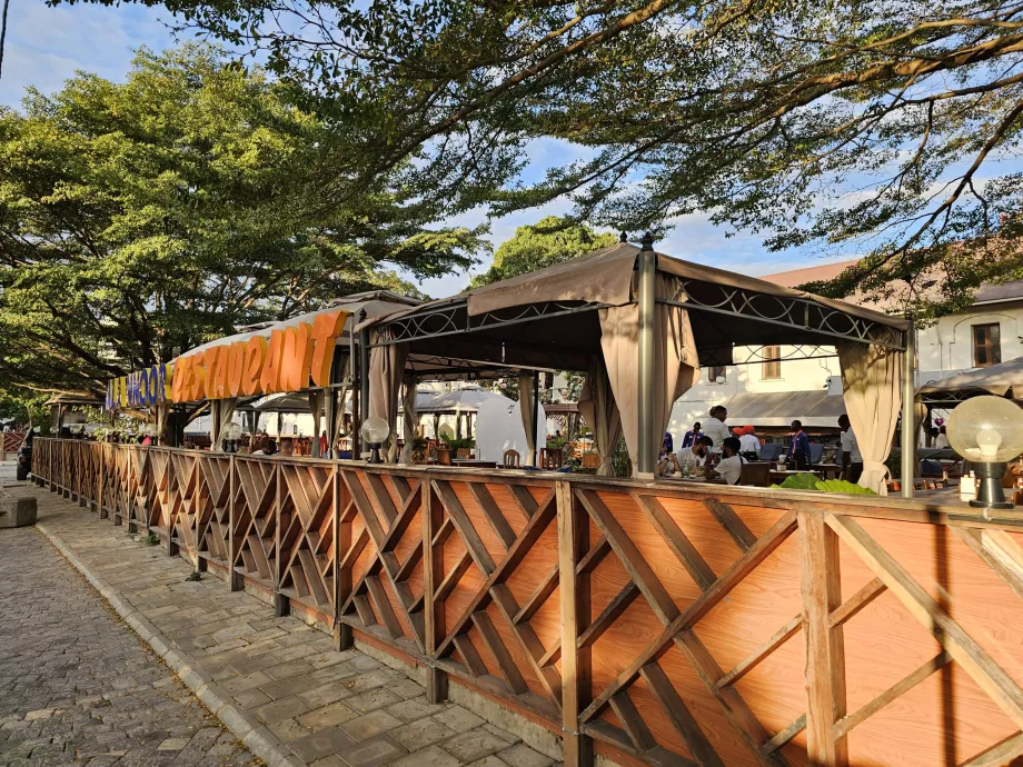 Restoran mewah, Darajani Souk