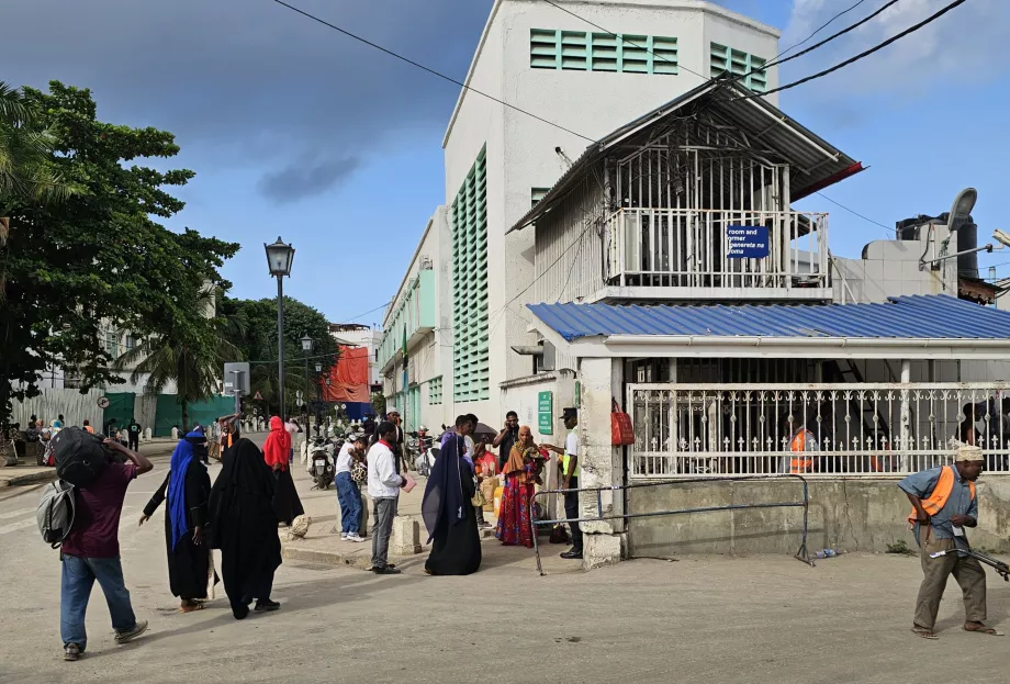 Pintu masuk ke area pelabuhan