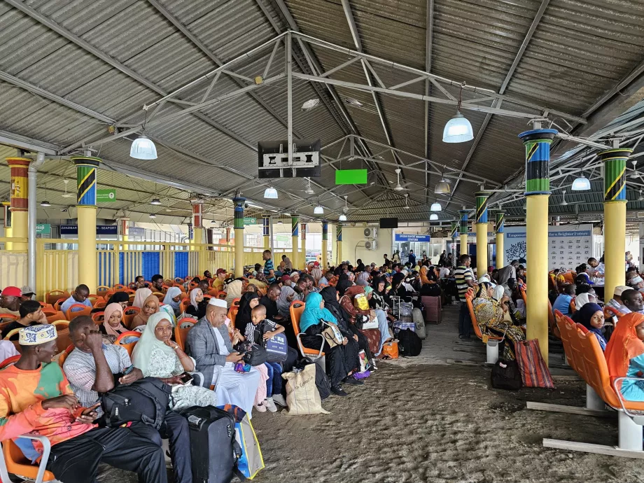 Ruang tunggu di pelabuhan