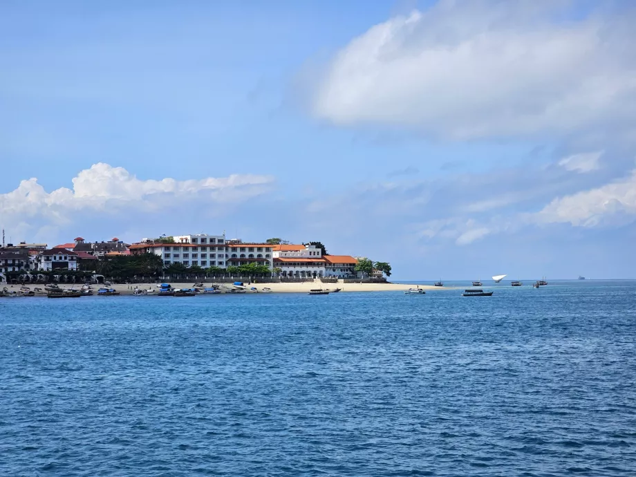 Pemandangan selama pelayaran dari Zanzibar ke Dar es Salaam