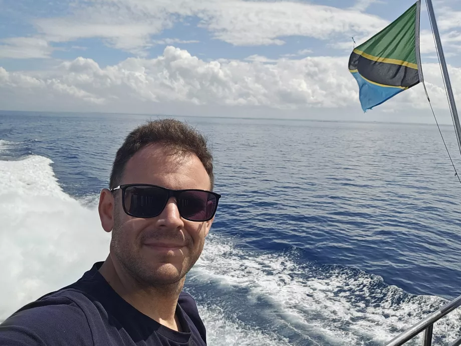 Saya di atas kapal feri dari Zanzibar ke Dar es Salaam